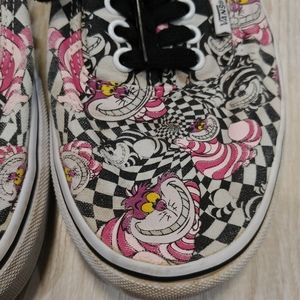 Vans x Disney
Cheshire Cat print low top sneakers
